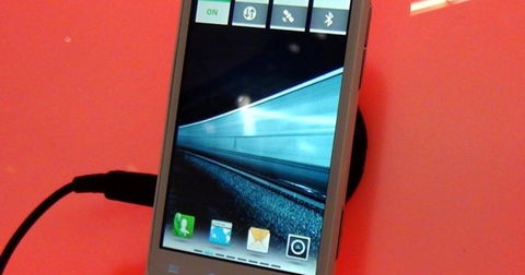 MWC 2012 | Motoluxe, la apuesta por la gama media de Motorola en vídeo