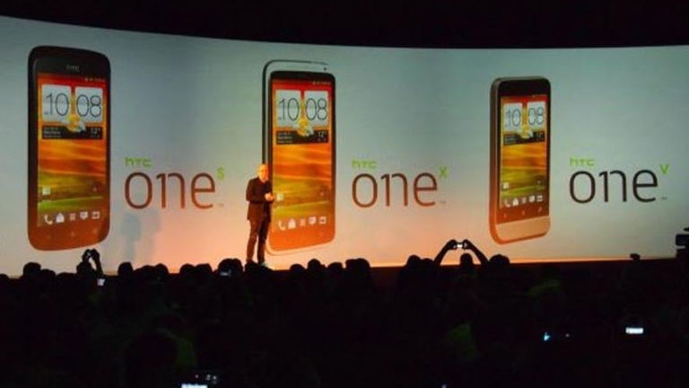 Las ganancias de HTC siguen cayendo