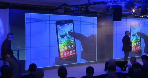 Motorola nos presenta el RAZR i, equipado con el primer procesador a 2GHz de Intel