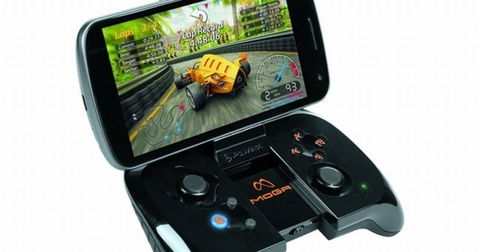 Divertido y malsonante anuncio de presentación de MOGA, el gamepad que todo jugón desearía