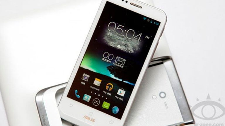 El ASUS Padfone 2 aparece en un inmaculado color blanco