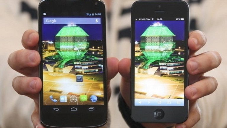 Google Nexus 4 vs iPhone 5 en vídeo, dos aspirantes al mejor smartphone del año cara a cara