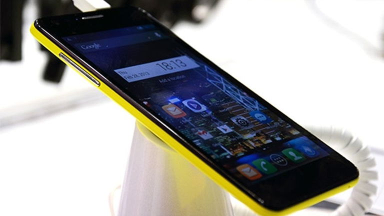 MWC 2013 | Alcatel quiere volver a ser competitiva presentándonos, el Alcatel One Touch Idol Ultra