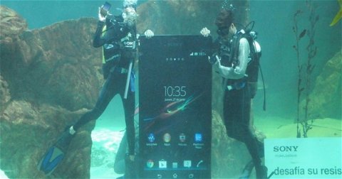 Sony Xperia Z ante otra prueba de resistencia: ¡tiburones!