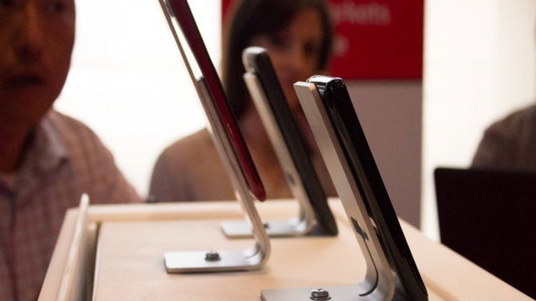 Nuevas imágenes del Motorola Droid 4: Un Razr con teclado físico