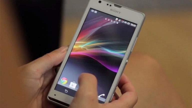 Posa para nuestra cámara el Sony Xperia SP, la nueva gama media nipona