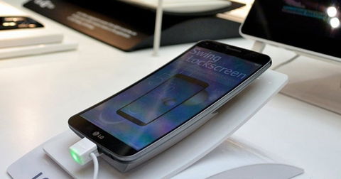 Toma de contacto en vídeo con el LG G Flex, la flexibilidad llega a nuestros bolsillos