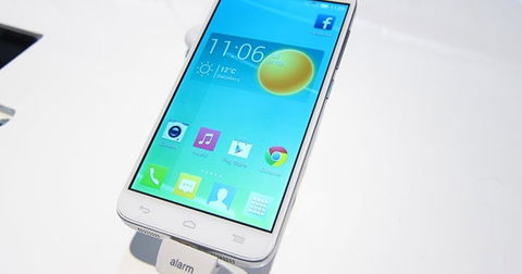 Probamos en vídeo el pequeño de los terminales estrella de Alcatel, el Idol 2 Mini S