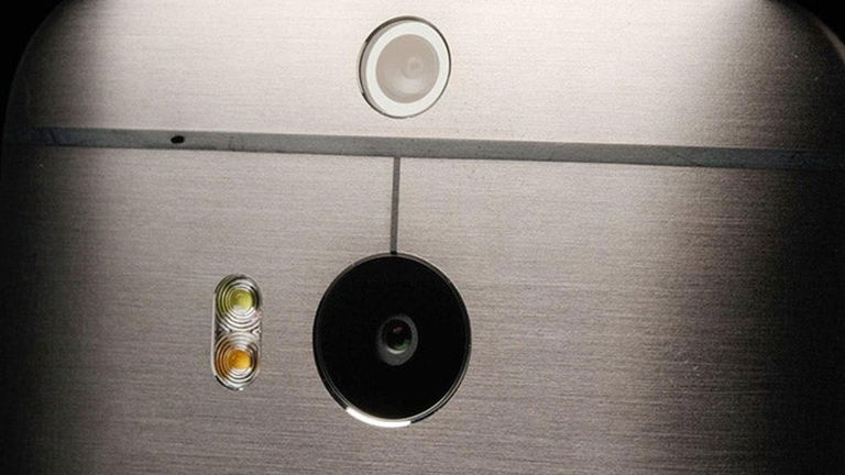 HTC le recuerda a Apple que ya sacó un teléfono con doble cámara hace 2 años