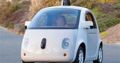 Un agente de la ley multa a un Google Car por ir excesivamente lento