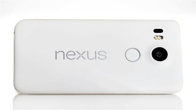 El Google Nexus 5X posa de lado y muestra su perfil en una nueva instantánea