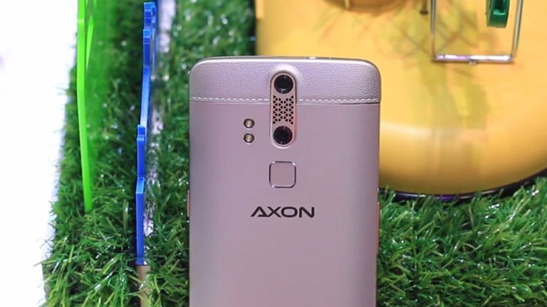 ZTE Axon Elite, primeras impresiones de un original e innovador terminal tope de gama