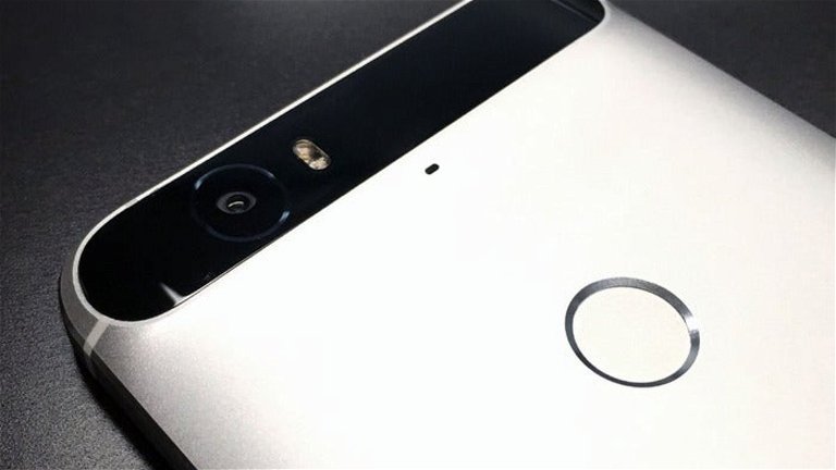 La franja de cristal que cubre la cámara del Nexus 6P, ¿se agrieta espontáneamente?