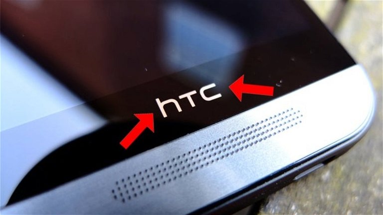 Adiós a la inútil franja negra con el logo en los próximos HTC