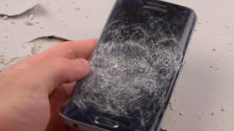 ¿Cuánto cuesta reparar la pantalla de un gama alta de 2016?