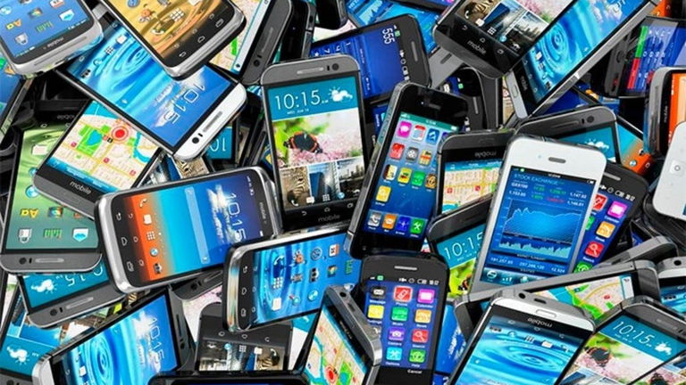 5 móviles buenos, bonitos y baratos para comprarte ahora mismo, en vídeo