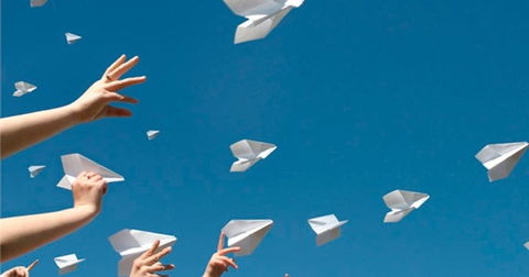 Convierte tu smartphone en un avión de papel con lo último de Android Experiment