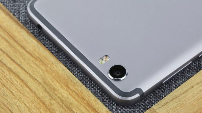 El Vernee Mars al igual que el iPhone tendrá antena curva para optimizar su señal