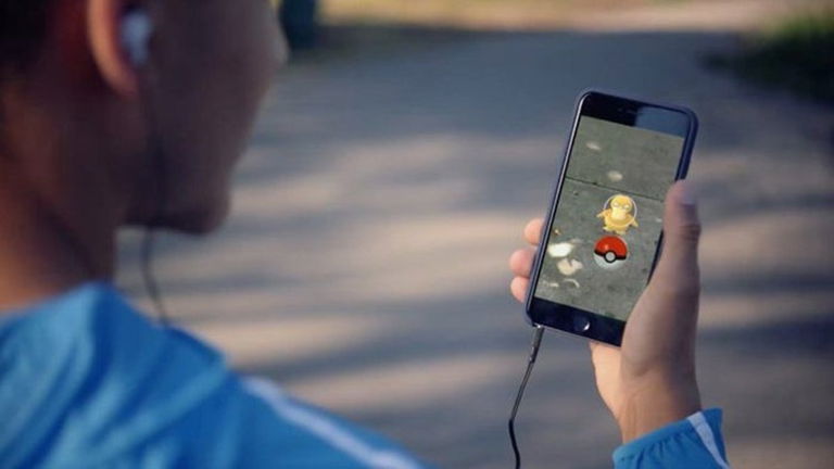 Todo lo que necesitas saber antes de comprarle un móvil a un niño