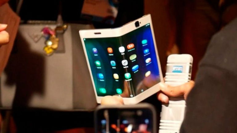 El Samsung Galaxy X, el teléfono plegable de Samsung se aplaza y no llegaría hasta 2018