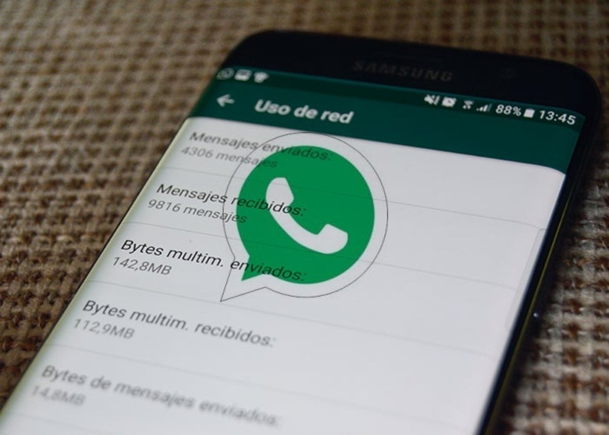 Cordero de múltiples fines exagerar Cómo evitar que las fotos de WhatsApp se guarden y llenen la memoria de tu  móvil