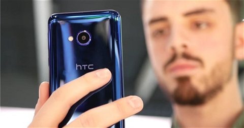 HTC sigue yendo cuesta abajo y sin frenos y acaba 2017 con las peores cifras en 13 años