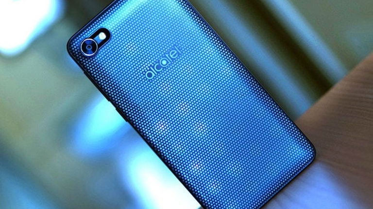 Qué es y qué se puede hacer con la innovadora carcasa LED del nuevo Alcatel A5 LED