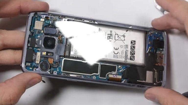 Este Samsung Galaxy S8 transparente es una auténtica pasada