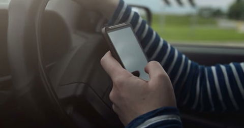 La genial idea de Nissan para que no vuelvas a usar el móvil mientras conduces