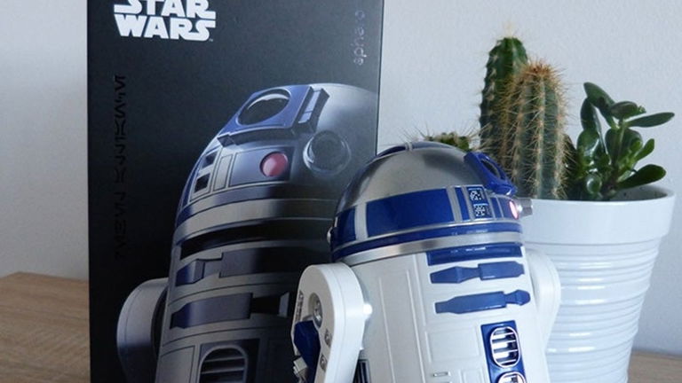 Probamos el Sphero R2-D2, así es el droide astromecánico que vas a querer que te regalen