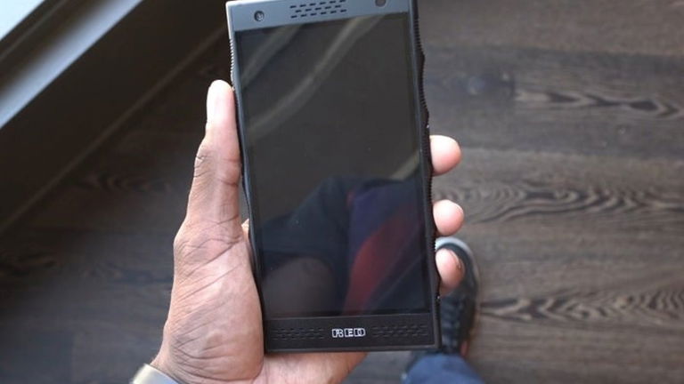 El teléfono con la pantalla increíble que no podrás comprar estará disponible este verano