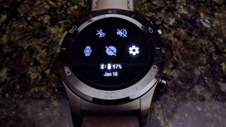 Google, ¿traerás a los smartphones la nueva interfaz totalmente negra de Android Wear 2.8?