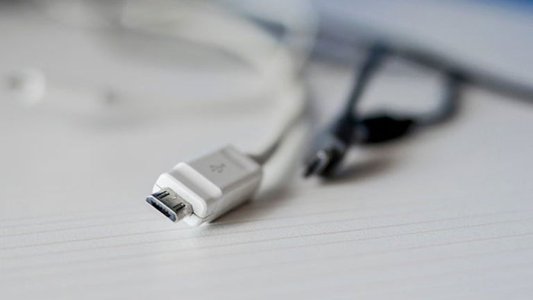 El mejor cable para cargar tu Android vale menos de 10 euros y tiene garantía de por vida