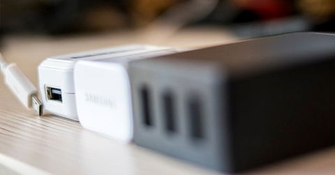 El mejor cargador que te puedes comprar si tienes muchos dispositivos en casa