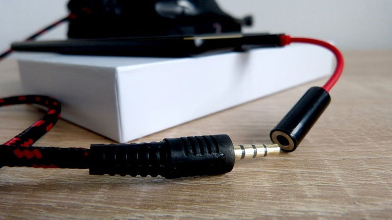Y por esto amigos, no es buena idea eliminar el audio-jack de los smartphones...