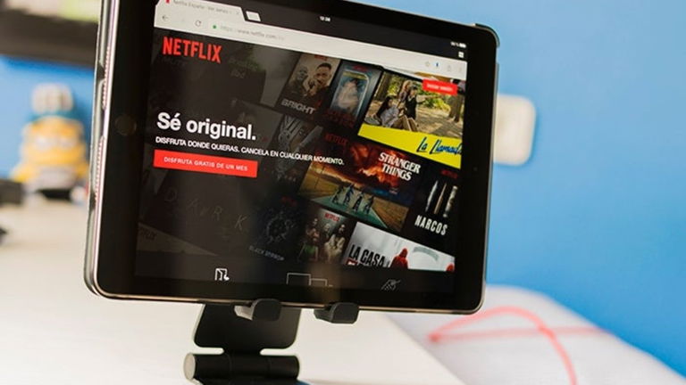 3 accesorios que necesitas sí o sí para ver pelis y series desde el móvil o tablet