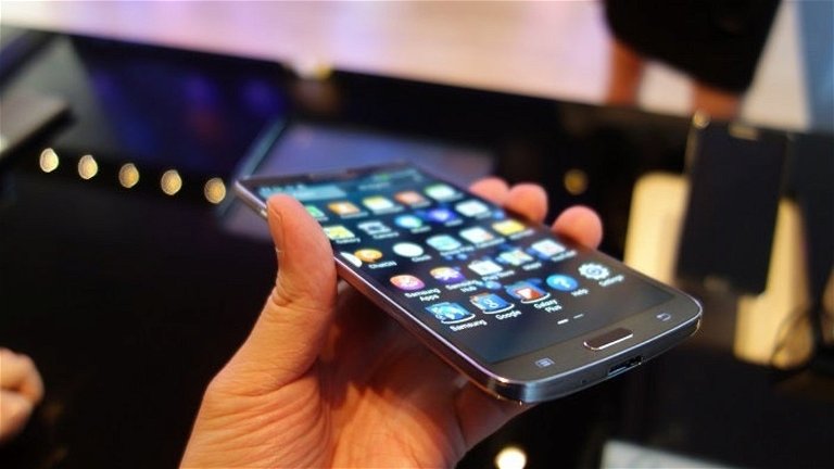 Samsung Galaxy Round, el móvil con pantalla curva de 2013 del que no recuerdas nada