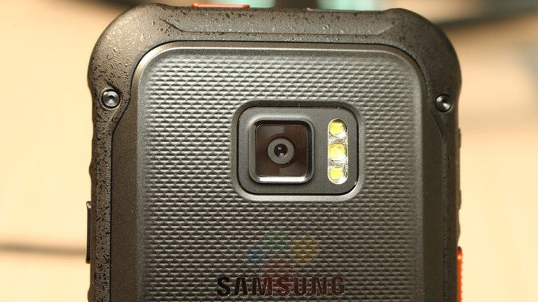 Samsung SM-888: así es el misterioso smartphone ultrarresistente mostrado en el MWC 2018