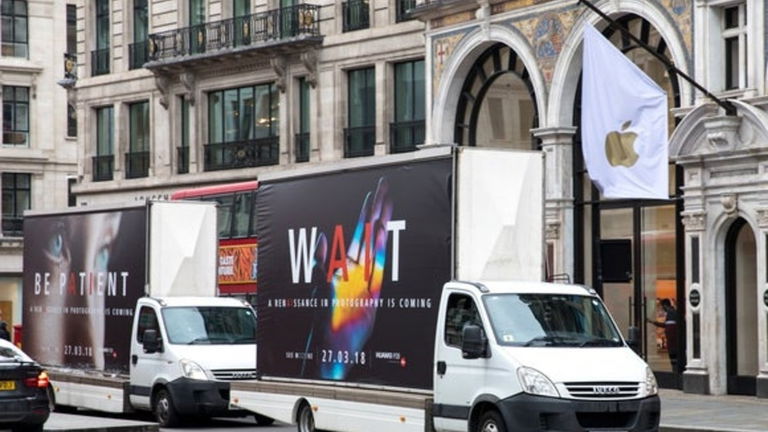 Huawei aparca a sus nuevos P20 a las puertas de la Apple Store en Londres, literalmente...