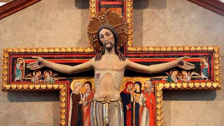 Para Facebook, esta imagen de Jesucrito es "sensacionalista y excesivamente violenta"