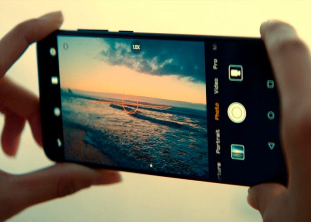 Red de comunicacion Esperar algo Disminución Cómo la IA del Huawei P20 Pro entiende las imágenes y ajusta la cámara para  sacar fotos perfectas
