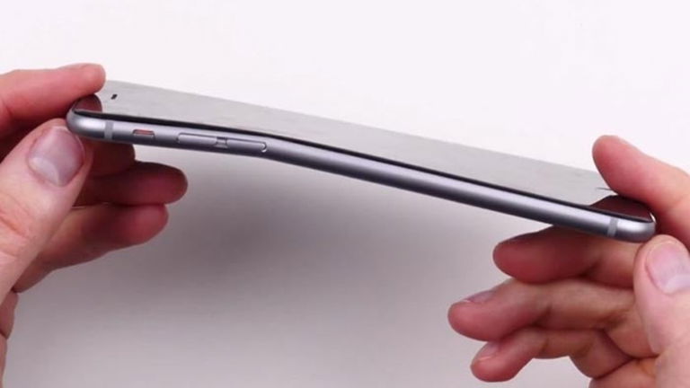 Apple vendió el iPhone 6 Plus aún sabiendo que se doblaba con demasiada facilidad