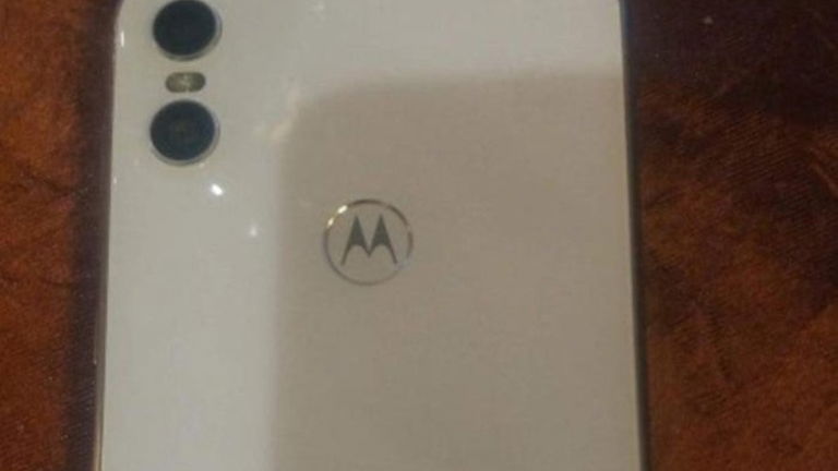 El Motorola Moto One aparece en imágenes reales, y es de lo más bonito de la gama media