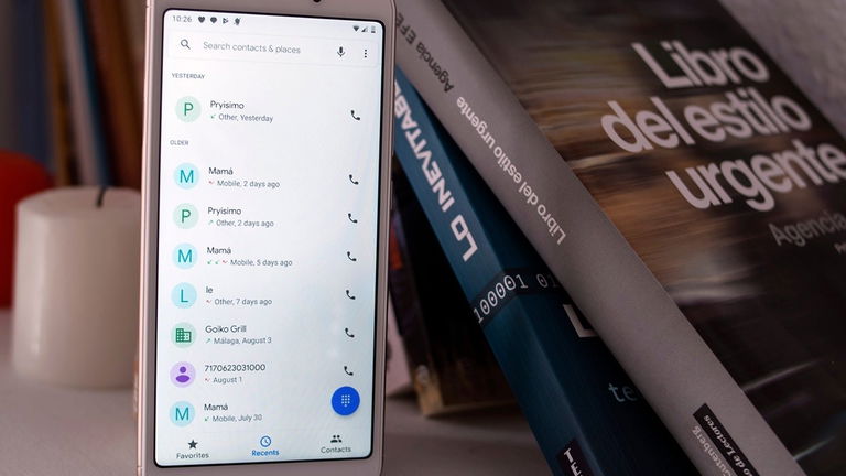 Android se vuelve absurdamente blanco cuando... ¡Windows al fin estrena tema oscuro!
