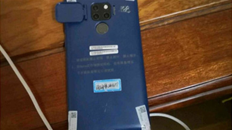 El Huawei Mate 20 posa para la cámara en una imagen real y confirma su curioso diseño