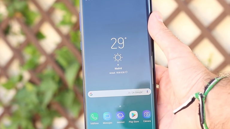 Aún hay esperanza: 8 buenos teléfonos Android sin notch