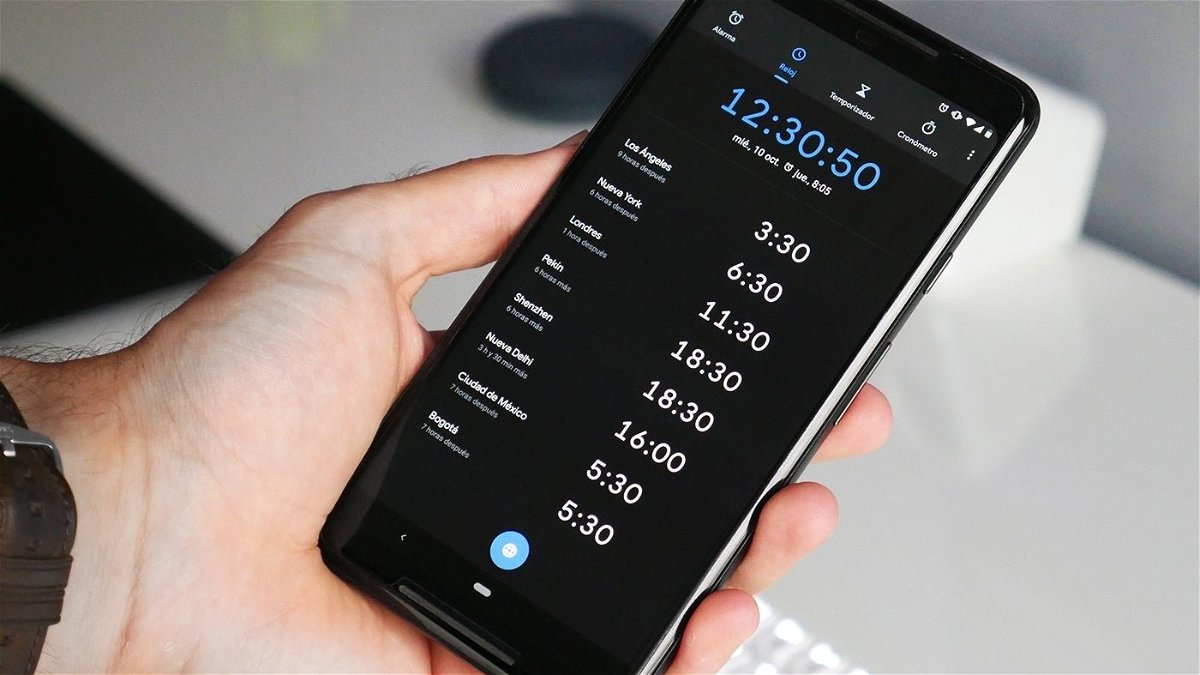 Cómo cambiar la hora y la fecha en tu móvil Android y iOS