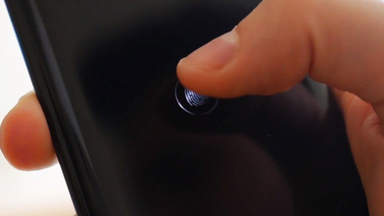 El lector de huellas en pantalla será un estándar en pocos años, incluso para la gama baja