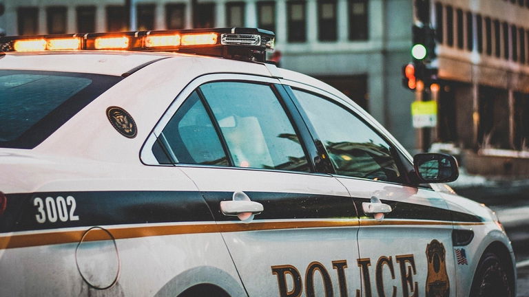 ¿Puede la Policía obligarte a desbloquear tu móvil?