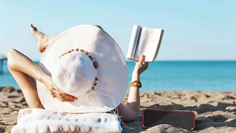 Por qué no deberías hacer caso a lo que te digan los anuncios y es mejor que no lleves tu móvil a la playa